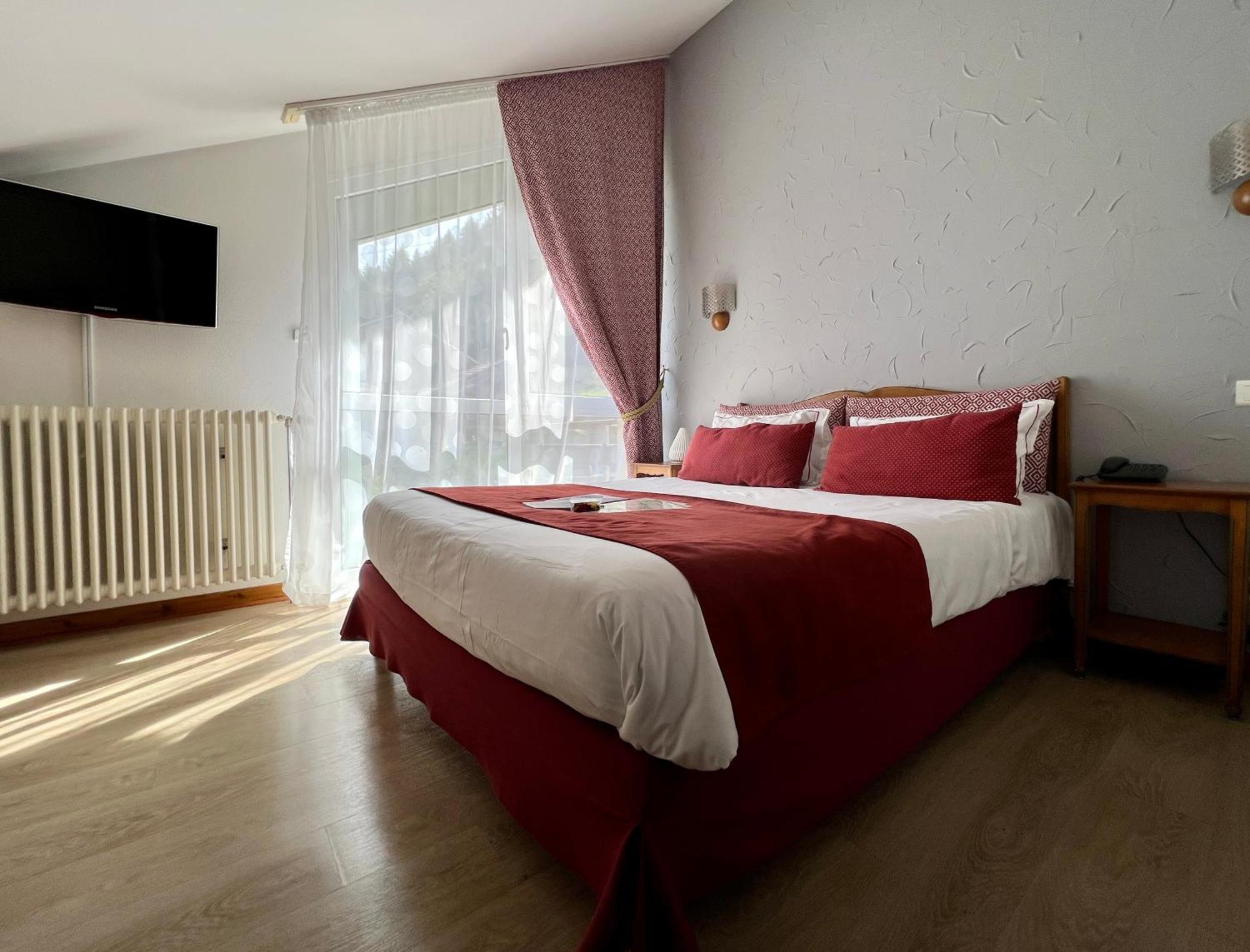 Logis Hotel, Chalets Et Restaurant Les Chatelmines La Bresse Bagian luar foto